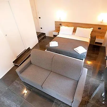Hall In Center Bed and breakfast 4*