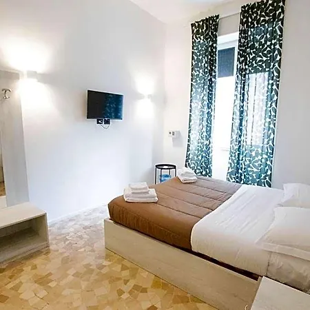 Hall In Center 4* Napoli