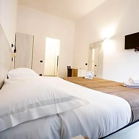 Hall In Center 4* نابولي