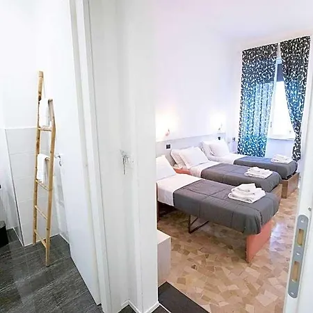 Hall In Center 4*