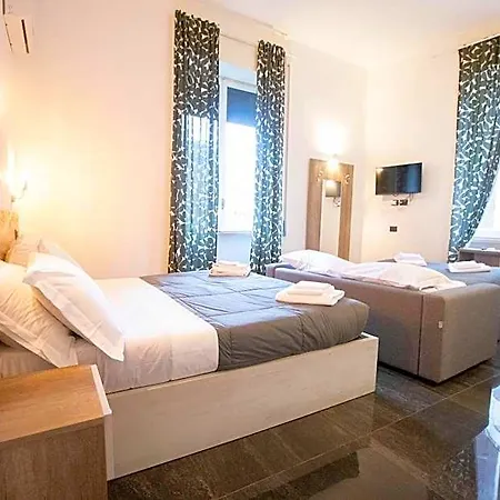 Hall In Center Bed & Breakfast 4*