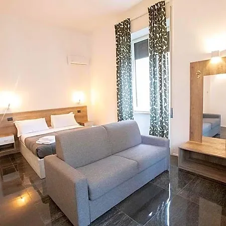 Hall In Center Bed & Breakfast 4*