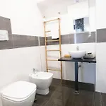 Hall In Center 4* Neapol