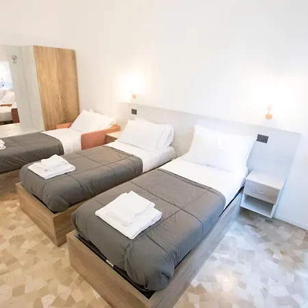 Hall In Center 3* Nápoles