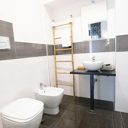 Hall In Center 4* Napoli